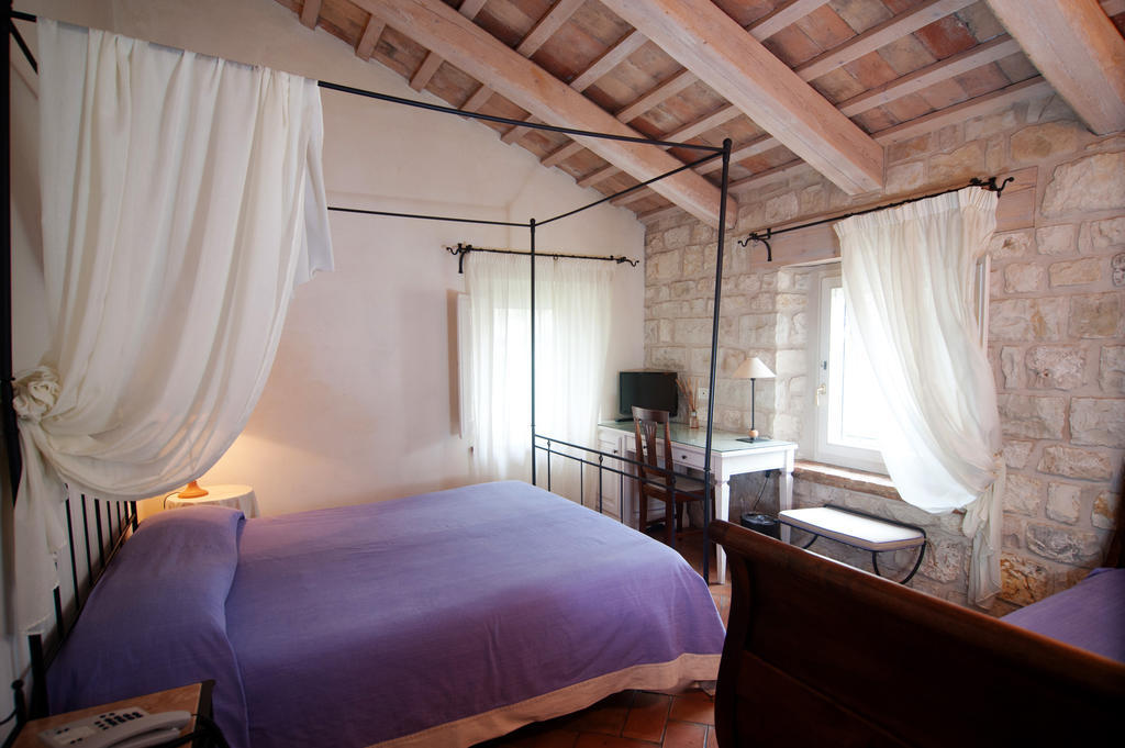 Valcastagno Relais & Residence Sirolo Habitación foto