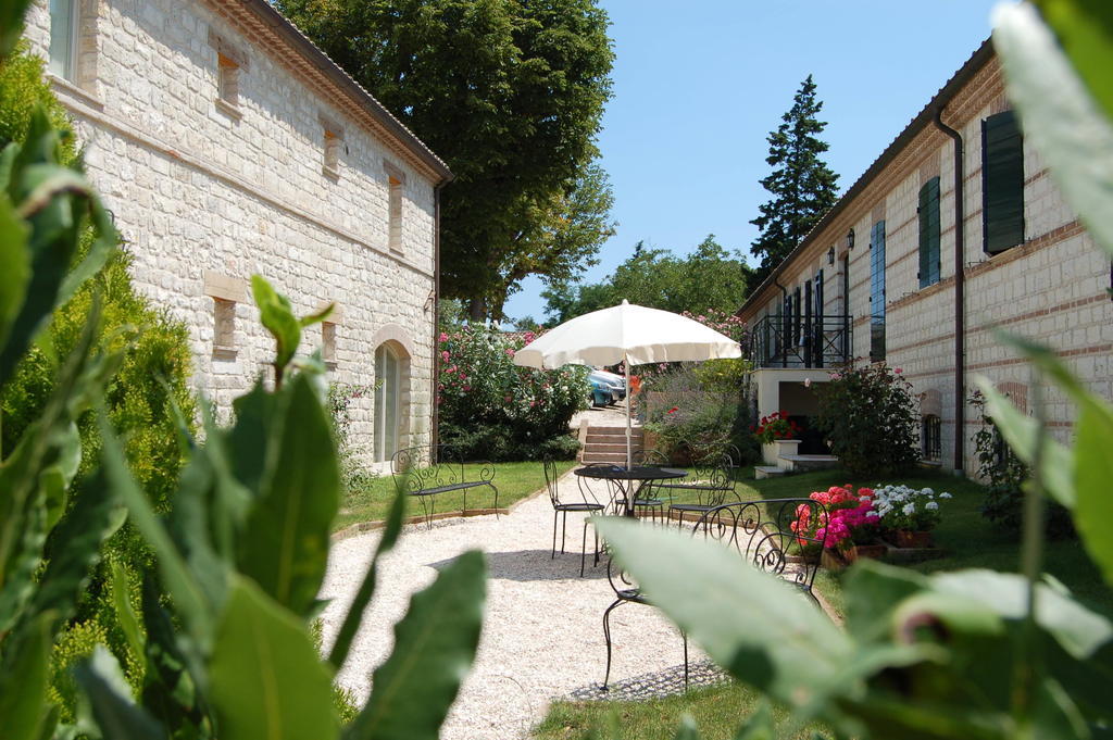 Valcastagno Relais & Residence Sirolo Exterior foto